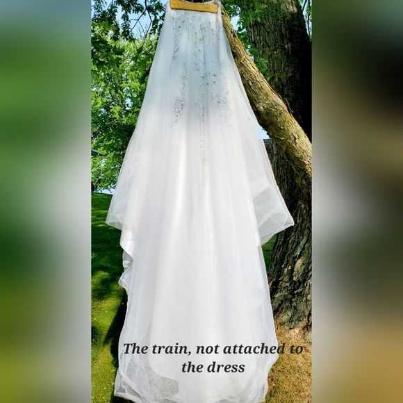 Moonlight Couture White Wedding Dress W/ Detachable Train, Size 16 - Picture 14 of 16